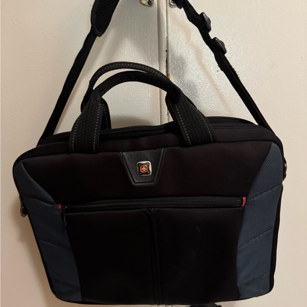 Swiss Tech 17” laptop slim bag
